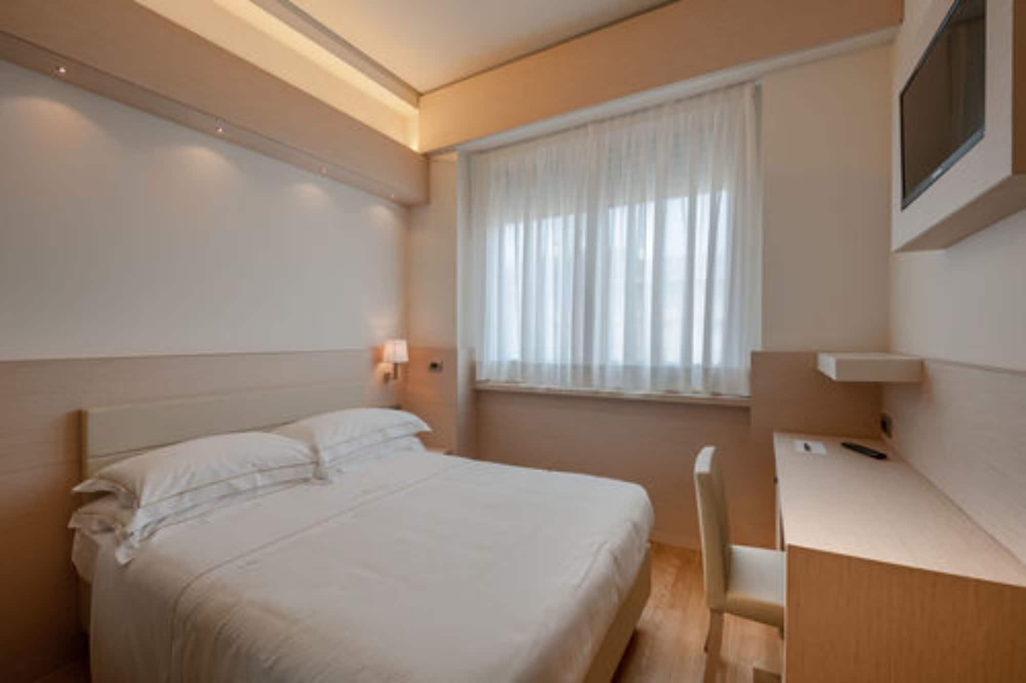 Hotel Ariston Milan Bagian luar foto