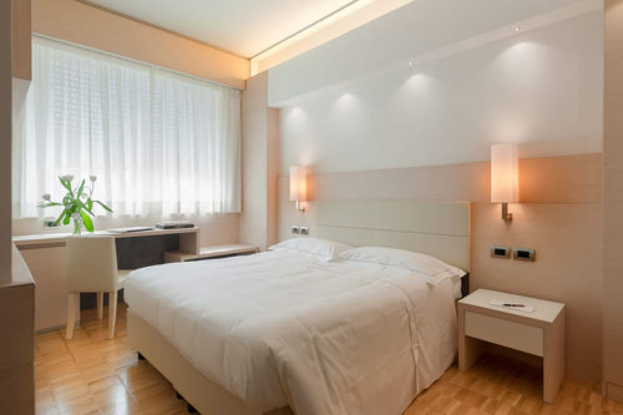 Hotel Ariston Milan Bagian luar foto